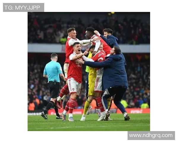 利物浦与曼城激战正酣比分悬念迭起球迷热情高涨